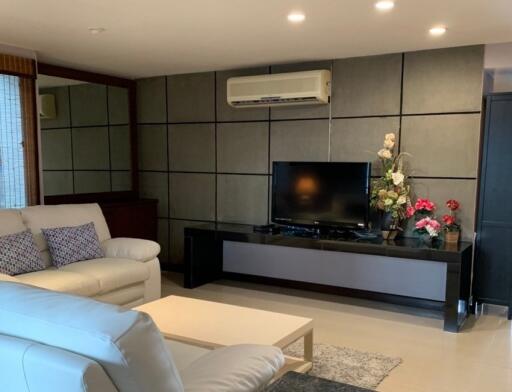 2 Bedroom Condo For Rent in Pearl Garden, Sathorn