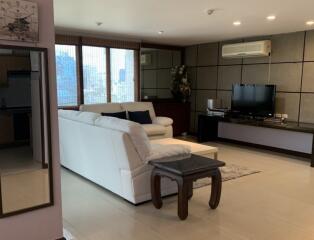 2 Bedroom Condo For Rent in Pearl Garden, Sathorn