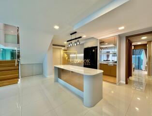 Ficus Lane  Fantastic 3 Bedroom Duplex Condo in Popular Development