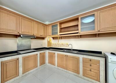 Spacious 2 Bedroom Apartment in Trendy Thong Lo Area