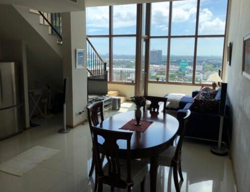 1 Bedroom Duplex Condo For Rent in Emporio Place, Phrom Phong