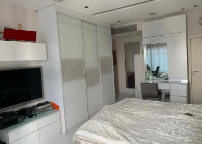 3 Bedroom For Sale in Emporio Place, Phrom Phong