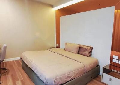 2 Bedroom For Sale in Noble Ploenchit