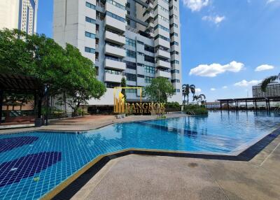 Sathorn Gardens  1 Bedroom Condo For Rent in Sathorn