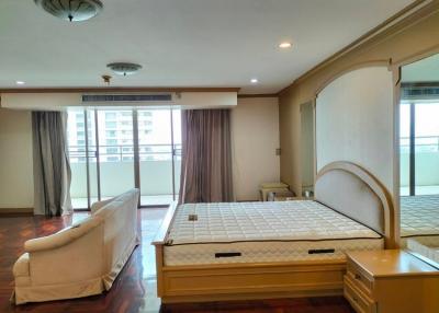 4 Bedroom in Oriental Towers Ekkamai