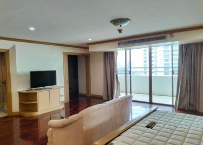 4 Bedroom in Oriental Towers Ekkamai