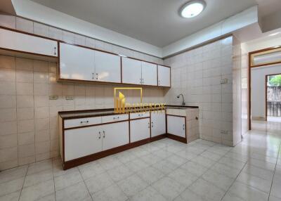 3 Bedroom Apartment For Rent in Nana