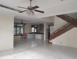 Narasiri Pattanakarn  5 Bedroom House For Rent