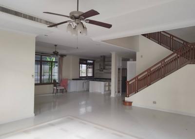 Narasiri Pattanakarn  5 Bedroom House For Rent