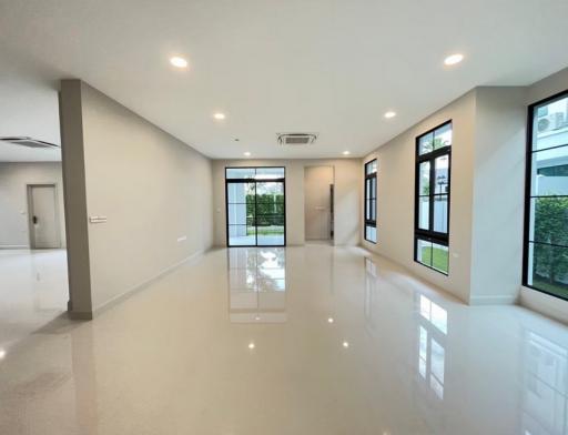 Luxury House in Nantawan Rama 9 - Krungthepkreetha