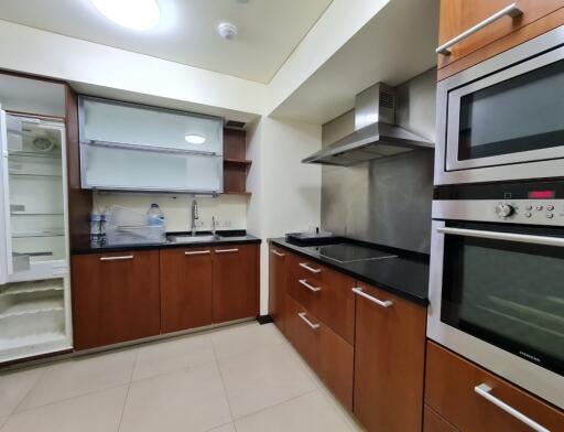 2 Bedroom For Sale in The Park Chidlom