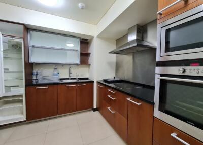 2 Bedroom For Sale in The Park Chidlom