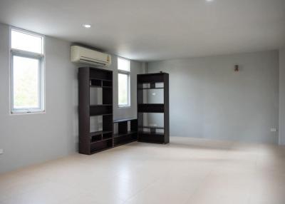3 Bedroom House For Rent or Sale in Thong Lo