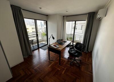 Richmond Palace  3 Bedroom Condo in Phrom Phong