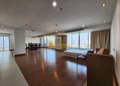 3 Bedroom Duplex Apartment in Phrom Phong For Rent