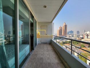 3 Bedroom Duplex Apartment in Phrom Phong For Rent