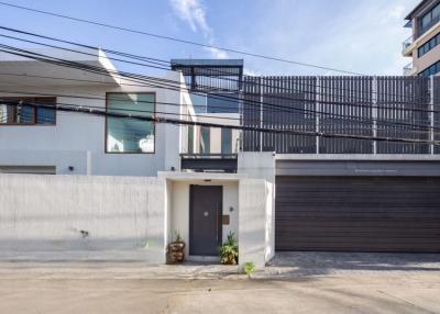 5 Bedroom House For Sale in Lad Phrao