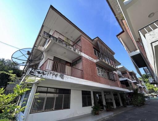 2 Bedroom House For Rent in Thong Lo