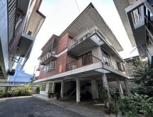 2 Bedroom House For Rent in Thong Lo