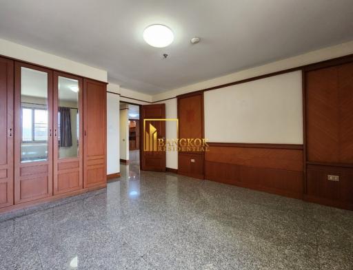 Baan Suanpetch  3 Bedroom Condo in Sukhumvit 39