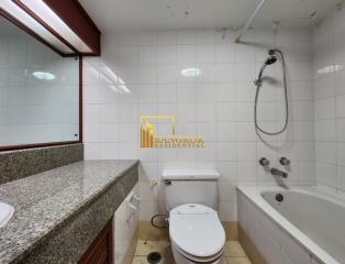 Baan Suanpetch  3 Bedroom Condo in Sukhumvit 39