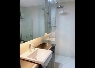 O2 Hip  1 Bed Condo For Rent in Ploenchit