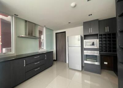 Fullerton  3 Bedroom Condo For Rent in Ekkamai