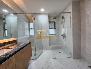 Renovated 3 Bedroom Apartment in Asoke