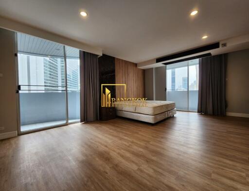 Renovated 3 Bedroom Apartment in Asoke