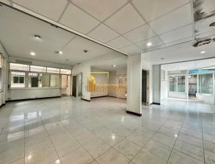 3 Bedroom Commercial Property For Rent in Phrom Phong