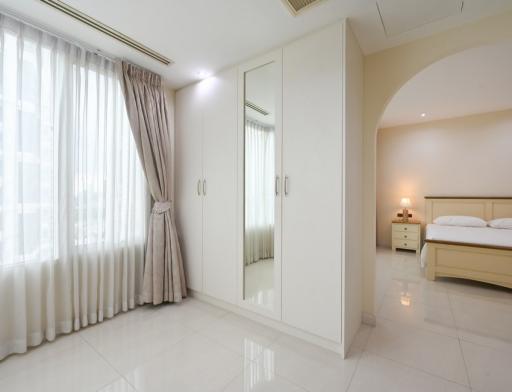 Ideal 24  4 Bedroom Condo in Phrom Phong For Sale