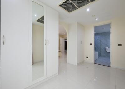 Ideal 24  4 Bedroom Condo in Phrom Phong For Sale