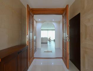 Ideal 24  4 Bedroom Condo in Phrom Phong For Sale