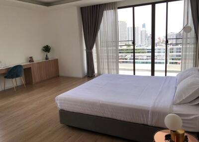 3 Bedroom Duplex Apartment in Thonglor