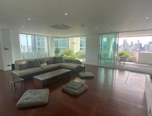 Monterey Place  3 Bedroom Duplex Condo in Asoke