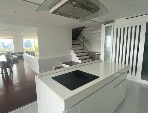 Monterey Place  3 Bedroom Duplex Condo in Asoke