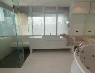 Monterey Place  3 Bedroom Duplex Condo in Asoke