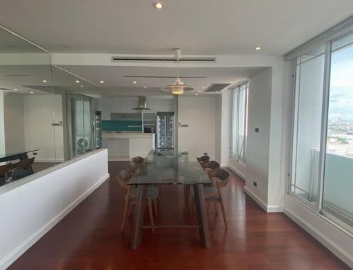 Monterey Place  3 Bedroom Duplex Condo in Asoke