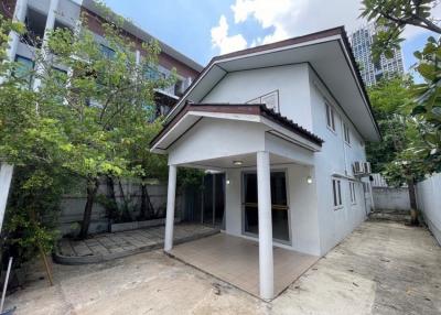 3 Bedroom House in Sathorn