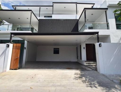 5 Bedroom Single House For Rent in Phra Khanong