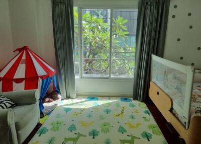 La Vie En Rose  3 Bedroom Condo in Thonglor