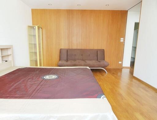 Siri Residence  3 Bedroom Condo in Phrom Phong