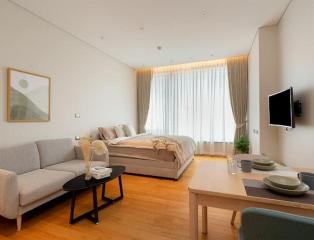 Sindhorn Residence  Luxury Studio Condo in Chidlom