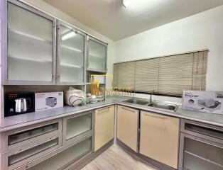 Acadamia Grand Tower  2 Bedroom Condo in Phrom Phong