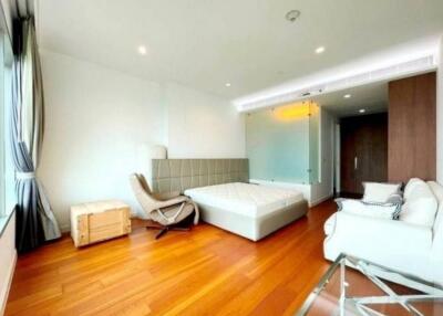 3 Bedroom Condo For Sale in 185 Rajadamri