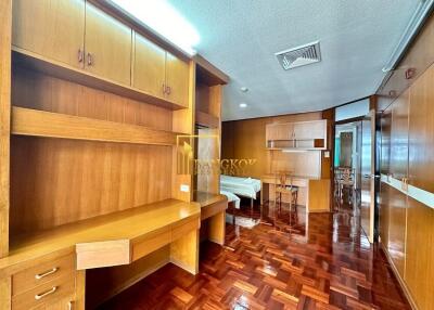 Large 3 Bedroom Apartment in Thonglor