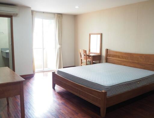 2 Bedroom Apartment in Ploenchit