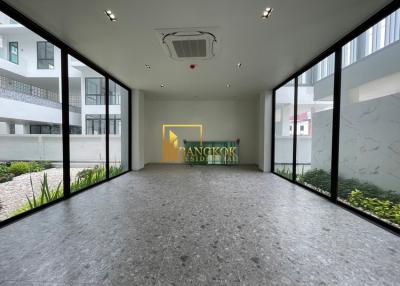 Office Building For Rent in Phrom Phong