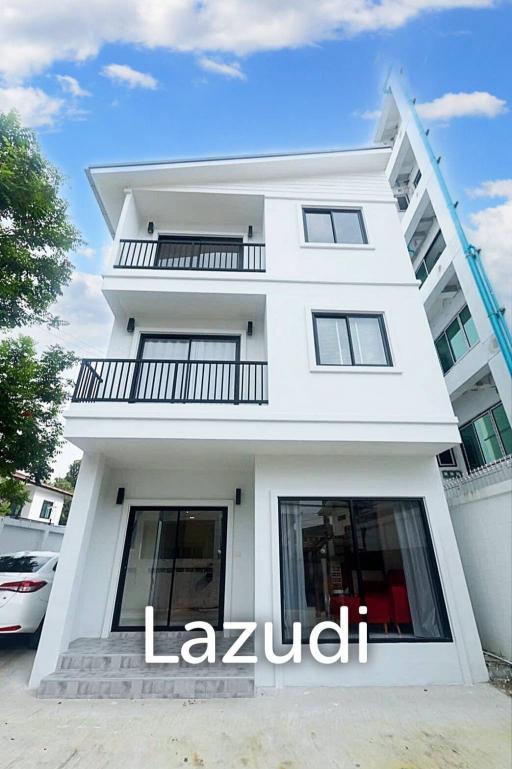 Prime 3-Storey Home Office for Rent in Sukhumvit 65 - Near BTS Ekkamai