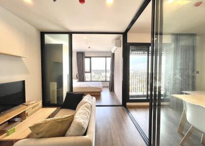 Life Ladprao Valley near BTS Ha Yaek Lat Phrao Stylish Modern 1-Bedroom 1-Bathroom Condo for Rent